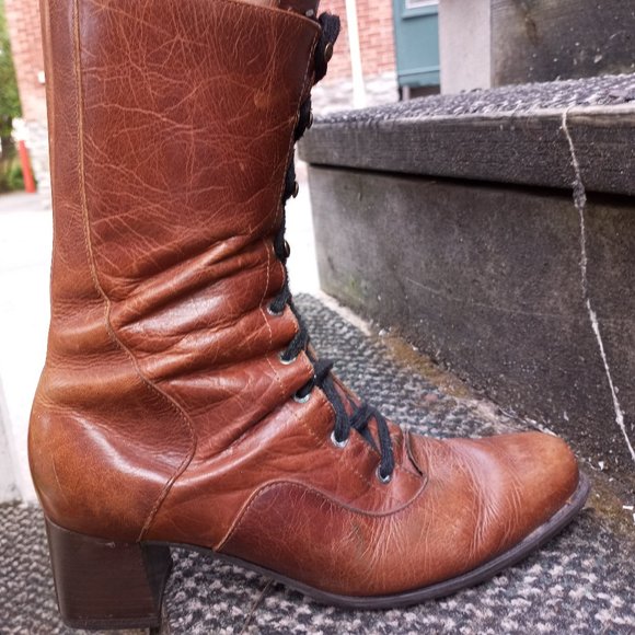 Vintage Naturalizer Brown Lace-Up Boots - Picture 6 of 9